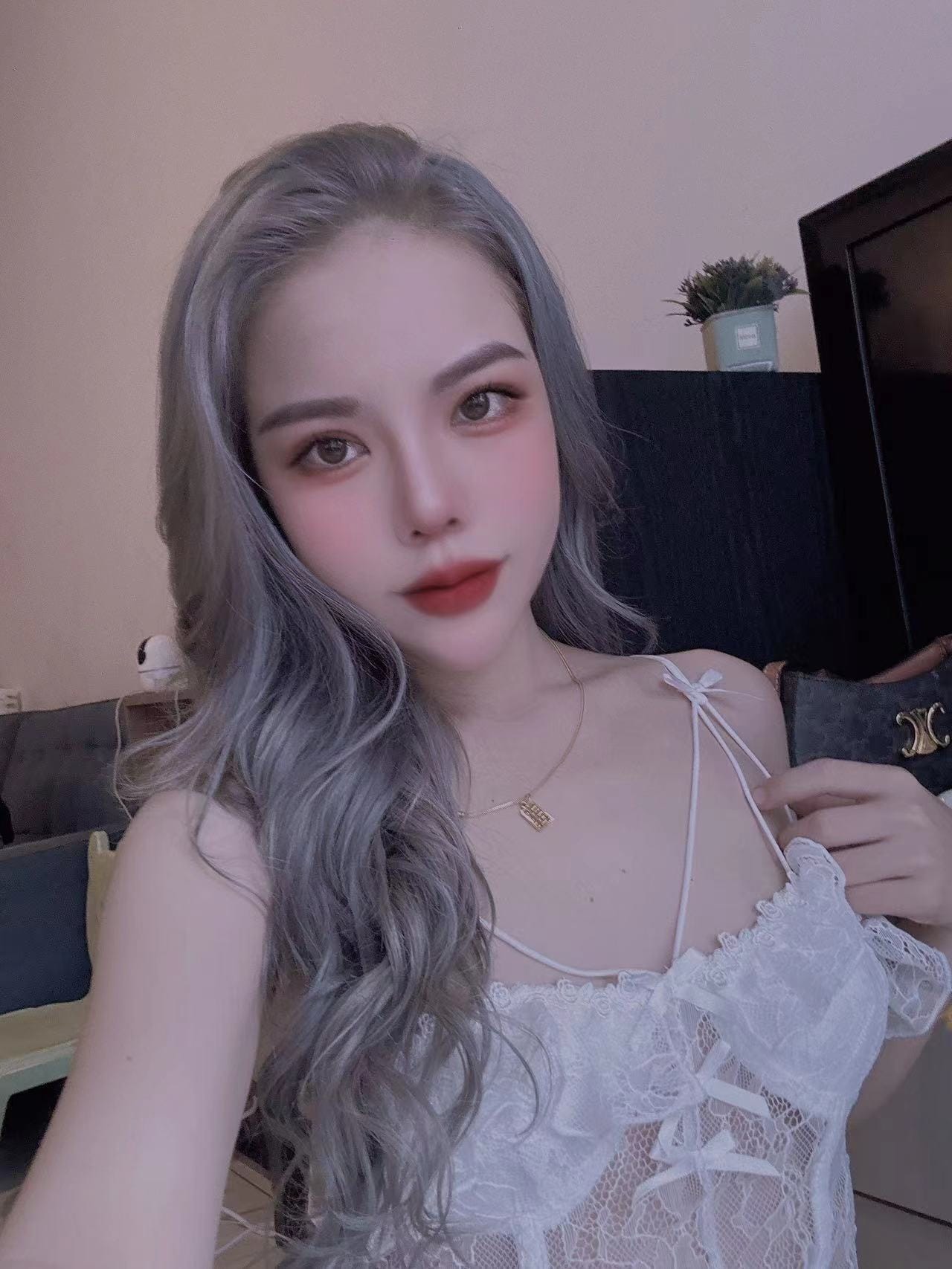 🇻🇳 Julia - Image 3