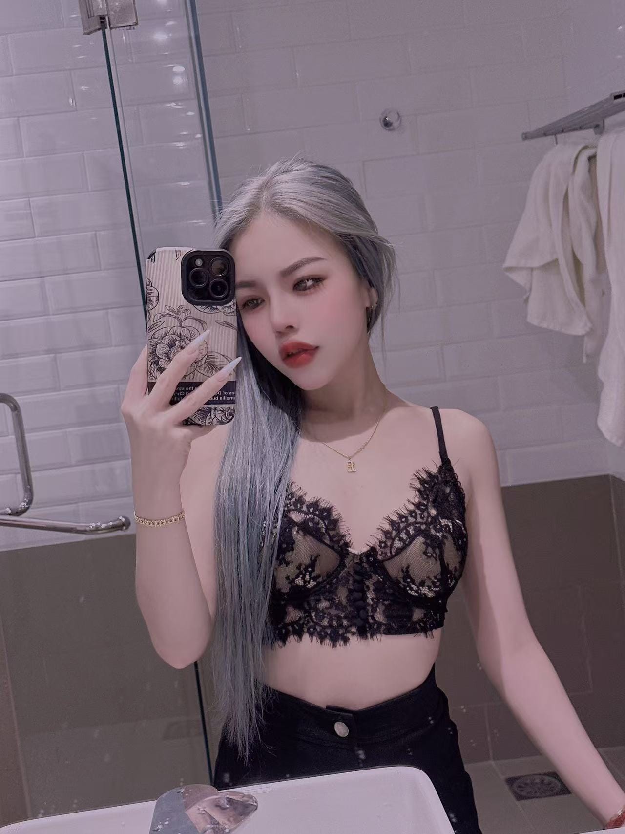 🇻🇳 Julia - Image 7